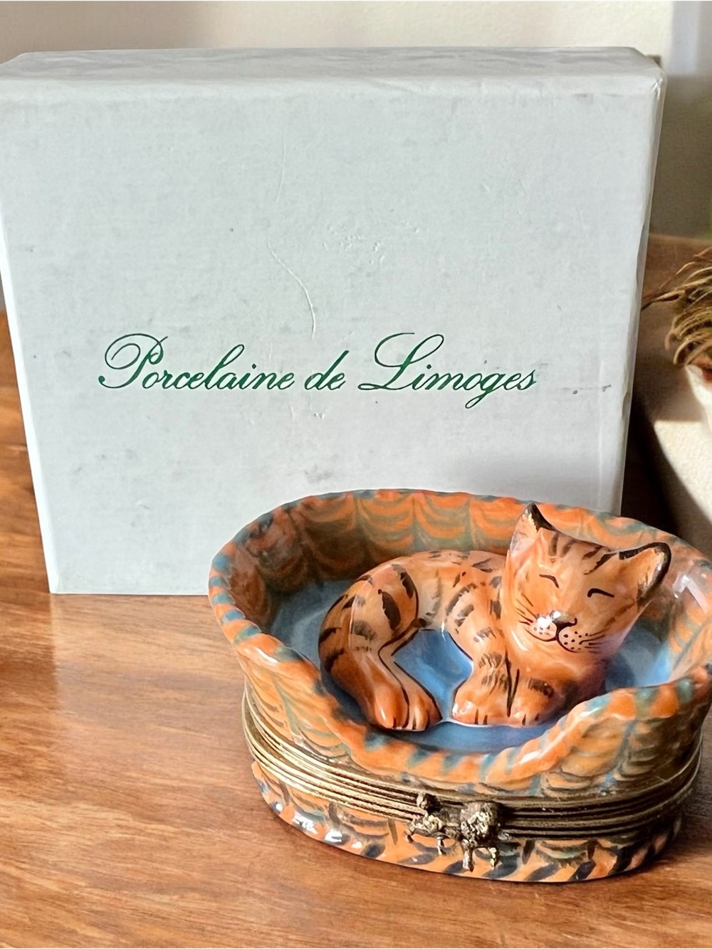 Limoges Dreaming Cat in Basket/Cat BedTrinket Box Pierre Arquie